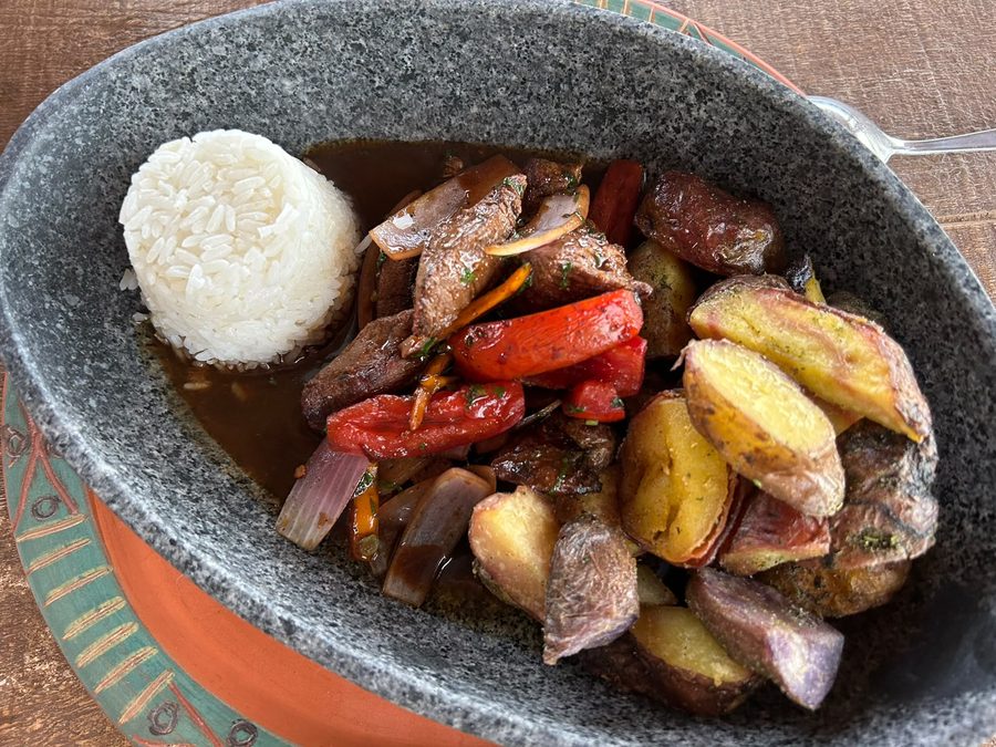 Lomo saltado with rice, served in a stone bowl